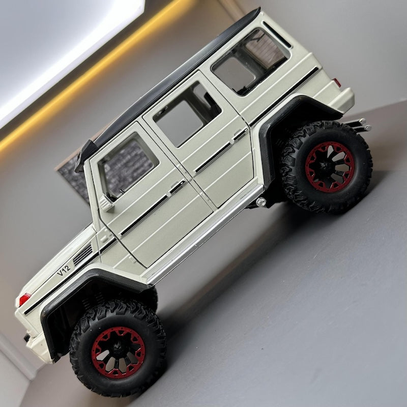 1:24 Mercedes-Benz 2015 G500 4×4² Die Cast Model Car