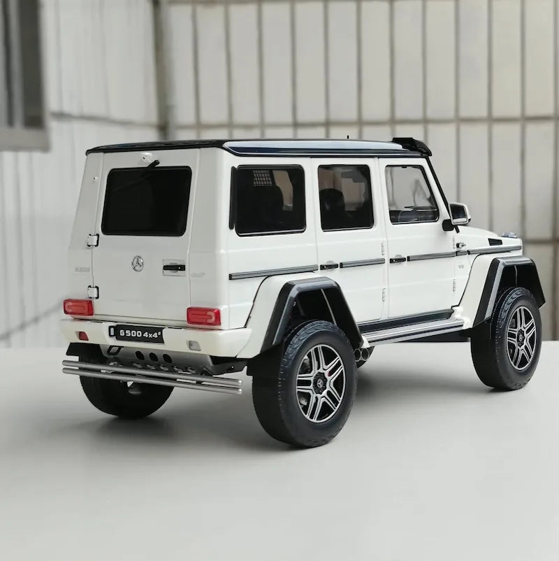 1:18 Mercedes-Benz 2015 G500 4x4² Die Cast Model Car