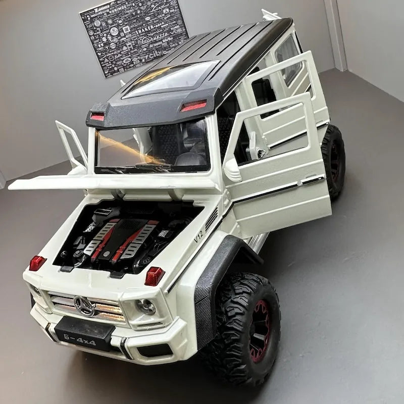 1:24 Mercedes-Benz 2015 G500 4×4² Die Cast Model Car