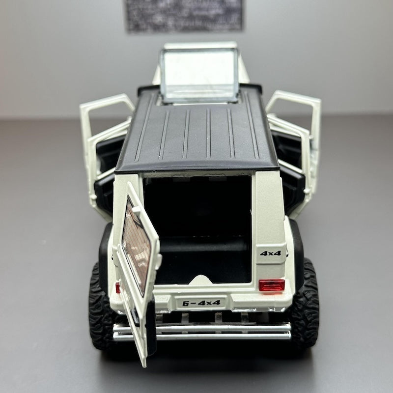 1:32 Mercedes-Benz 2015 G500 4×4² Die Cast Model Car