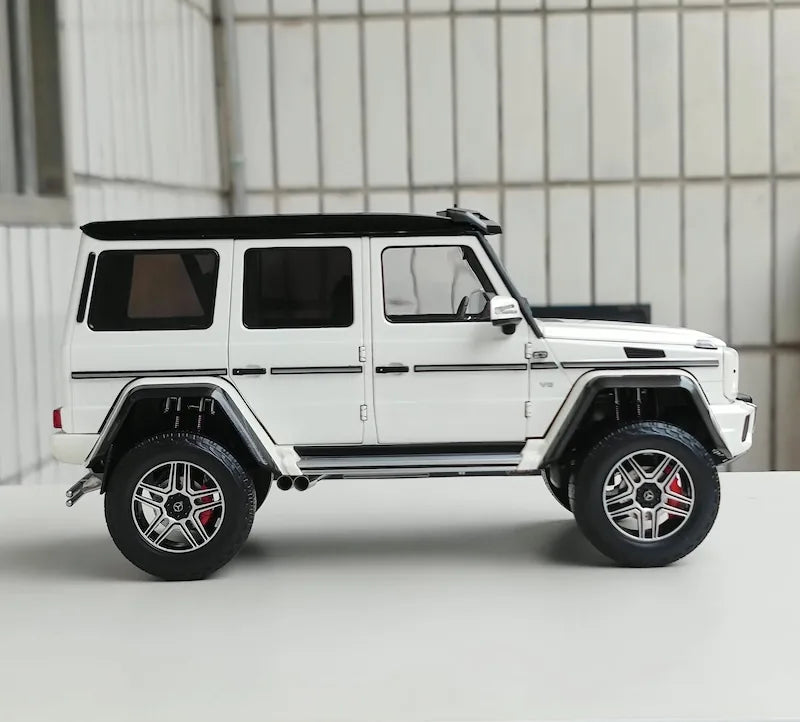 1:18 Mercedes-Benz 2015 G500 4x4² Die Cast Model Car