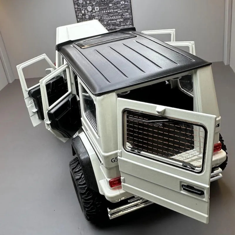 1:24 Mercedes-Benz 2015 G500 4×4² Die Cast Model Car