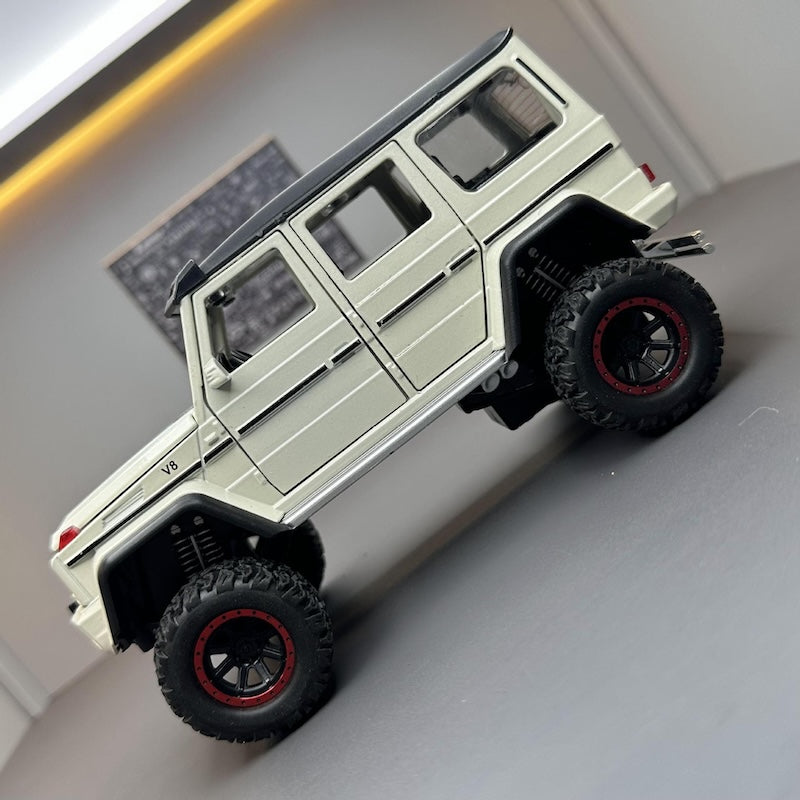 1:32 Mercedes-Benz 2015 G500 4×4² Die Cast Model Car