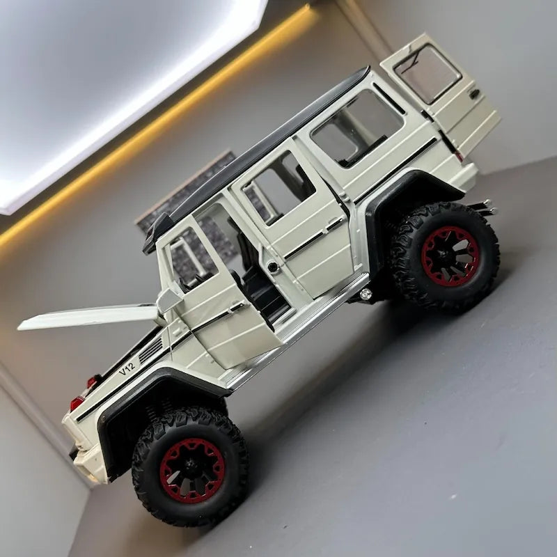 1:24 Mercedes-Benz 2015 G500 4×4² Die Cast Model Car