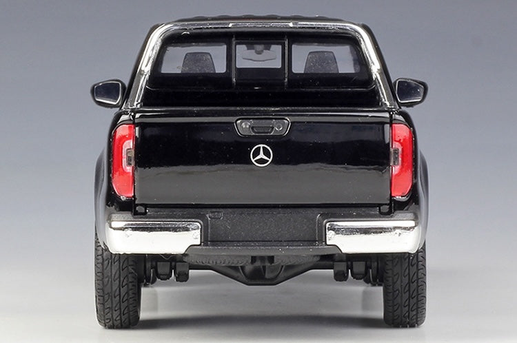 1:24 Mercedes-Benz 2017 X-Class Die Cast Model Car