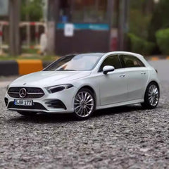 1:18 Mercedes-Benz 2018 A200 AMG Line Die Cast Model Car