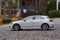 1:18 Mercedes-Benz 2018 A200 AMG Line Die Cast Model Car