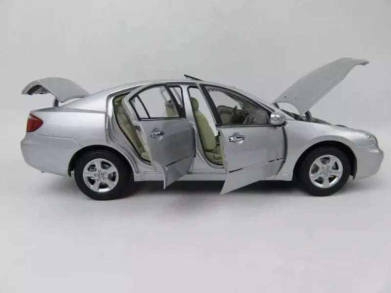 1:18 Mitsubishi 2005 Galant Die Cast Model Car