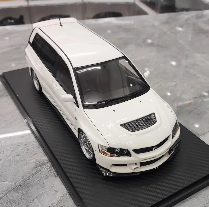 1:18 Mitsubishi 2005 Lancer Evo IX Wagon White