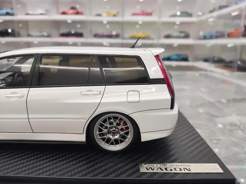 1:18 Mitsubishi 2005 Lancer Evo IX Wagon White