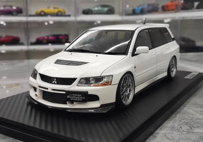 1:18 Mitsubishi 2005 Lancer Evo IX Wagon White