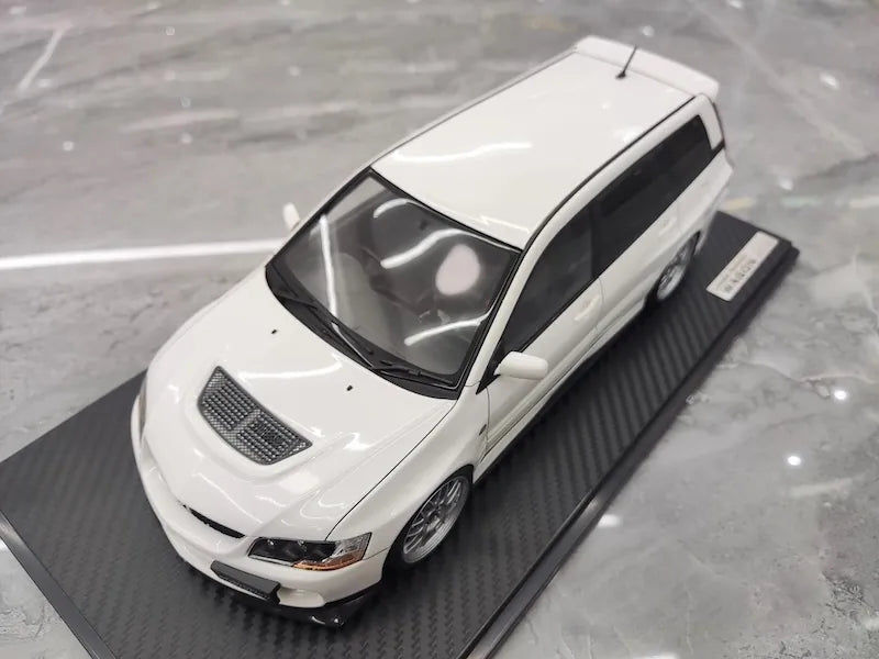 1:18 Mitsubishi 2005 Lancer Evo IX Wagon White