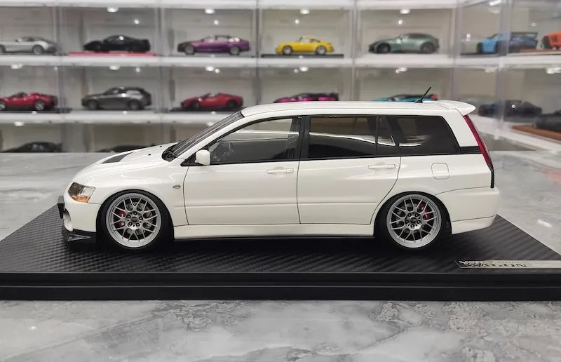 1:18 Mitsubishi 2005 Lancer Evo IX Wagon White