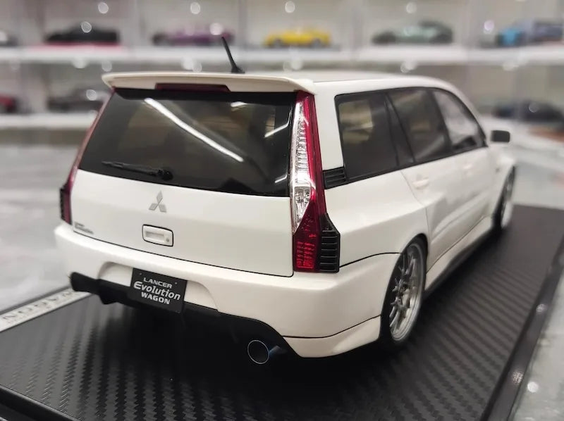 1:18 Mitsubishi 2005 Lancer Evo IX Wagon White