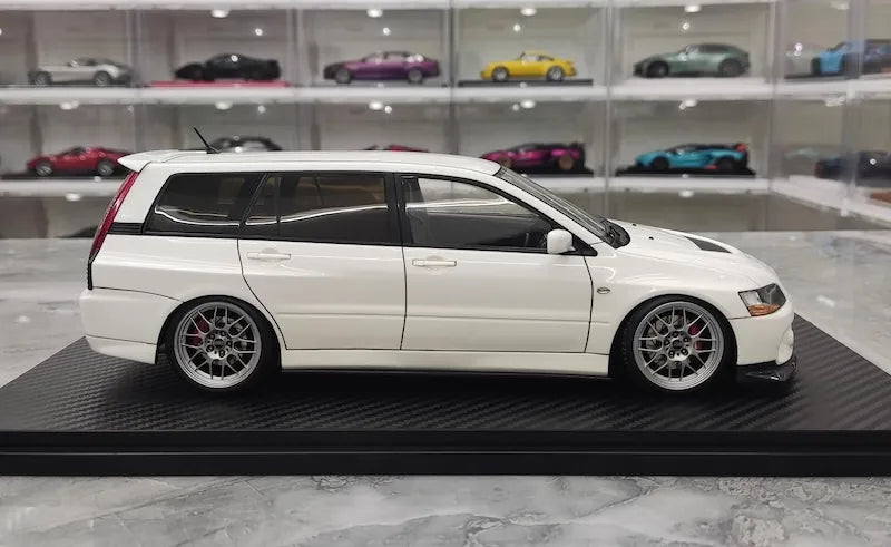 1:18 Mitsubishi 2005 Lancer Evo IX Wagon White