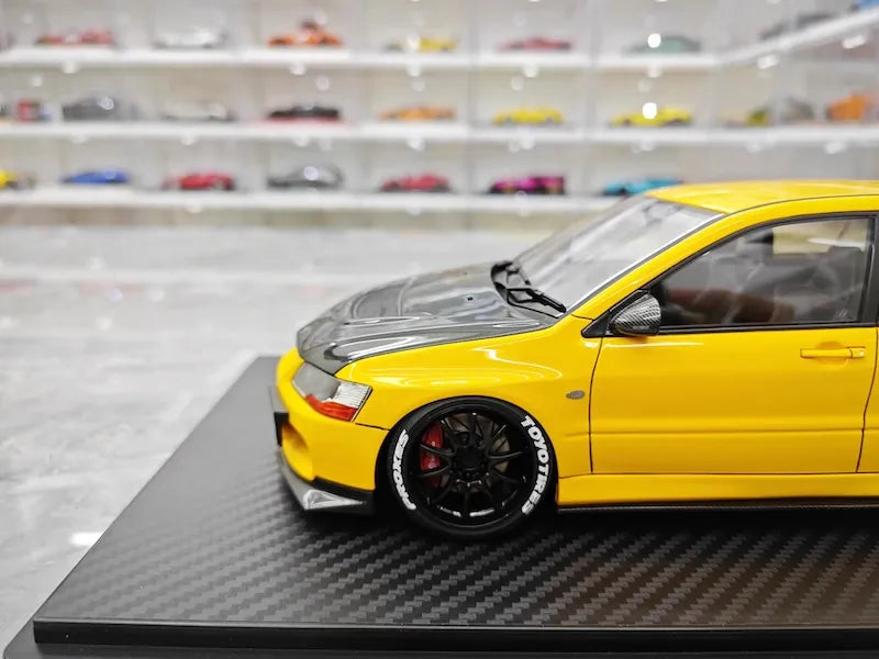 1:18 Mitsubishi 2005 Lancer Evo IX Wagon Yellow