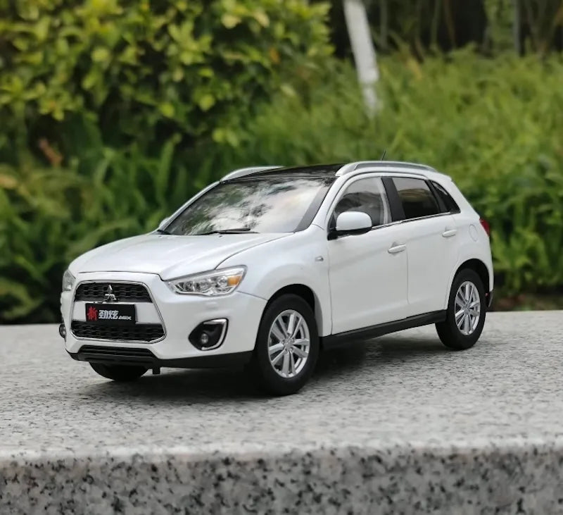 1:18 Mitsubishi 2010 Outlander Sport White Die Cast Model Car