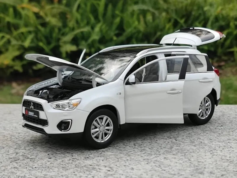 1:18 Mitsubishi 2010 Outlander Sport Die Cast Model Car