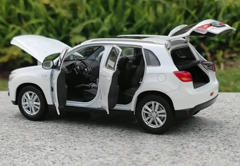 1:18 Mitsubishi 2010 Outlander Sport Die Cast Model Car