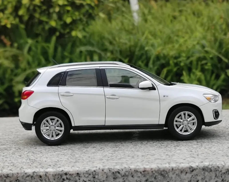 1:18 Mitsubishi 2010 Outlander Sport Die Cast Model Car