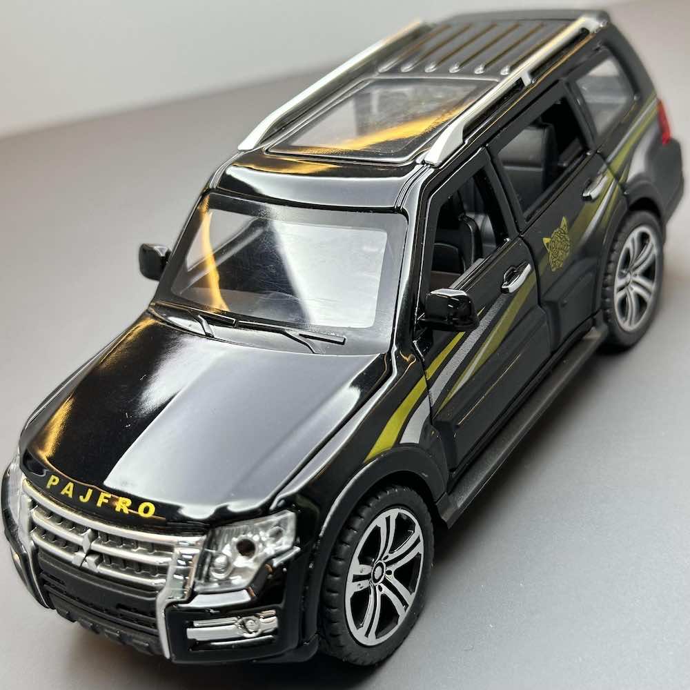 1:32 Mitsubishi 2015 Pajero Die Cast Model Car