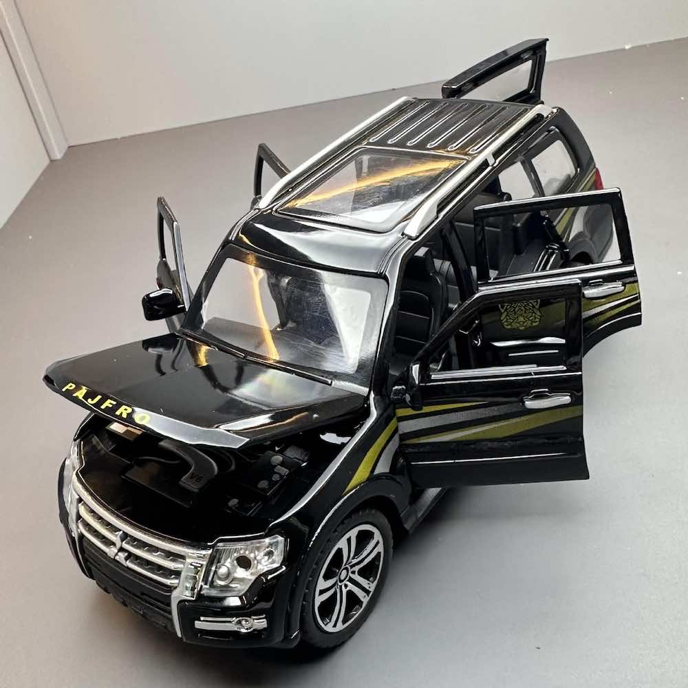 1:32 Mitsubishi 2015 Pajero Die Cast Model Car