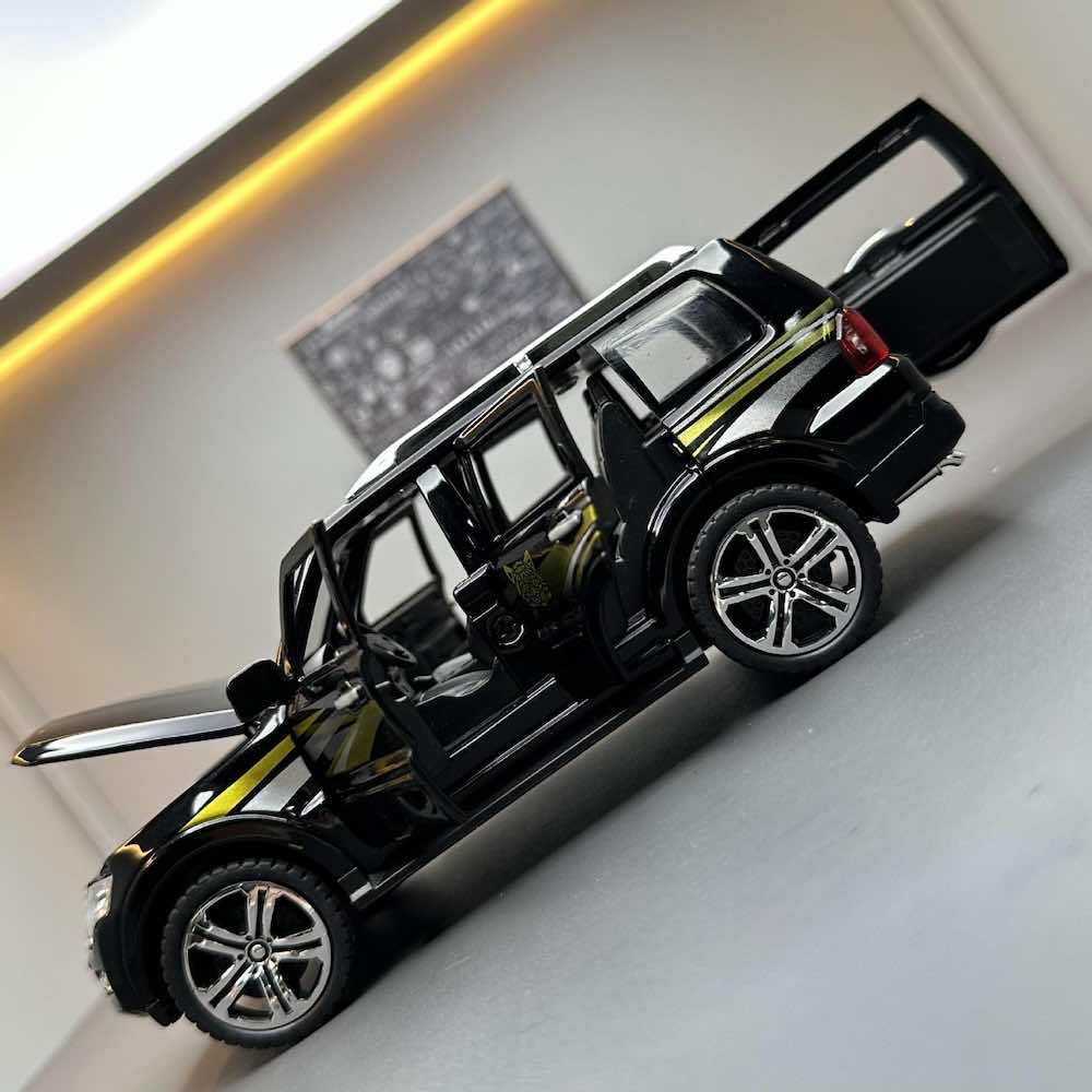 1:32 Mitsubishi 2015 Pajero Die Cast Model Car