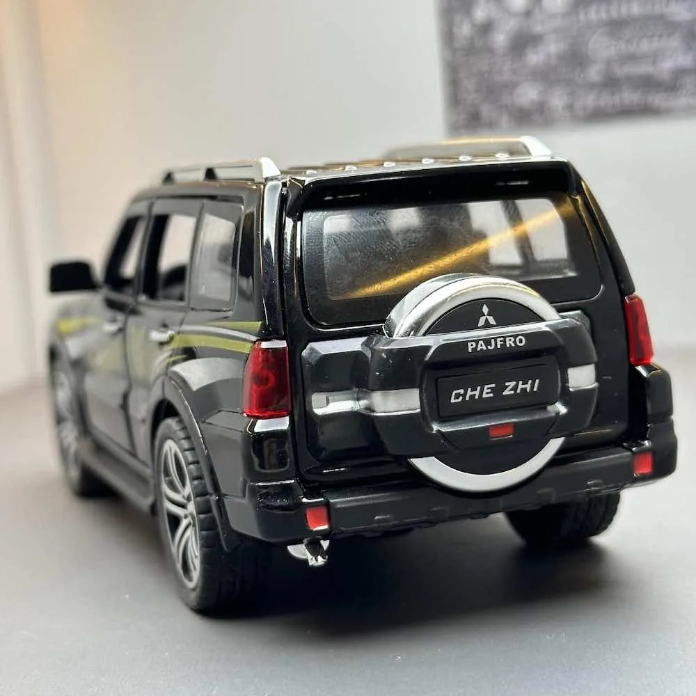 1:32 Mitsubishi Pajero 2015 