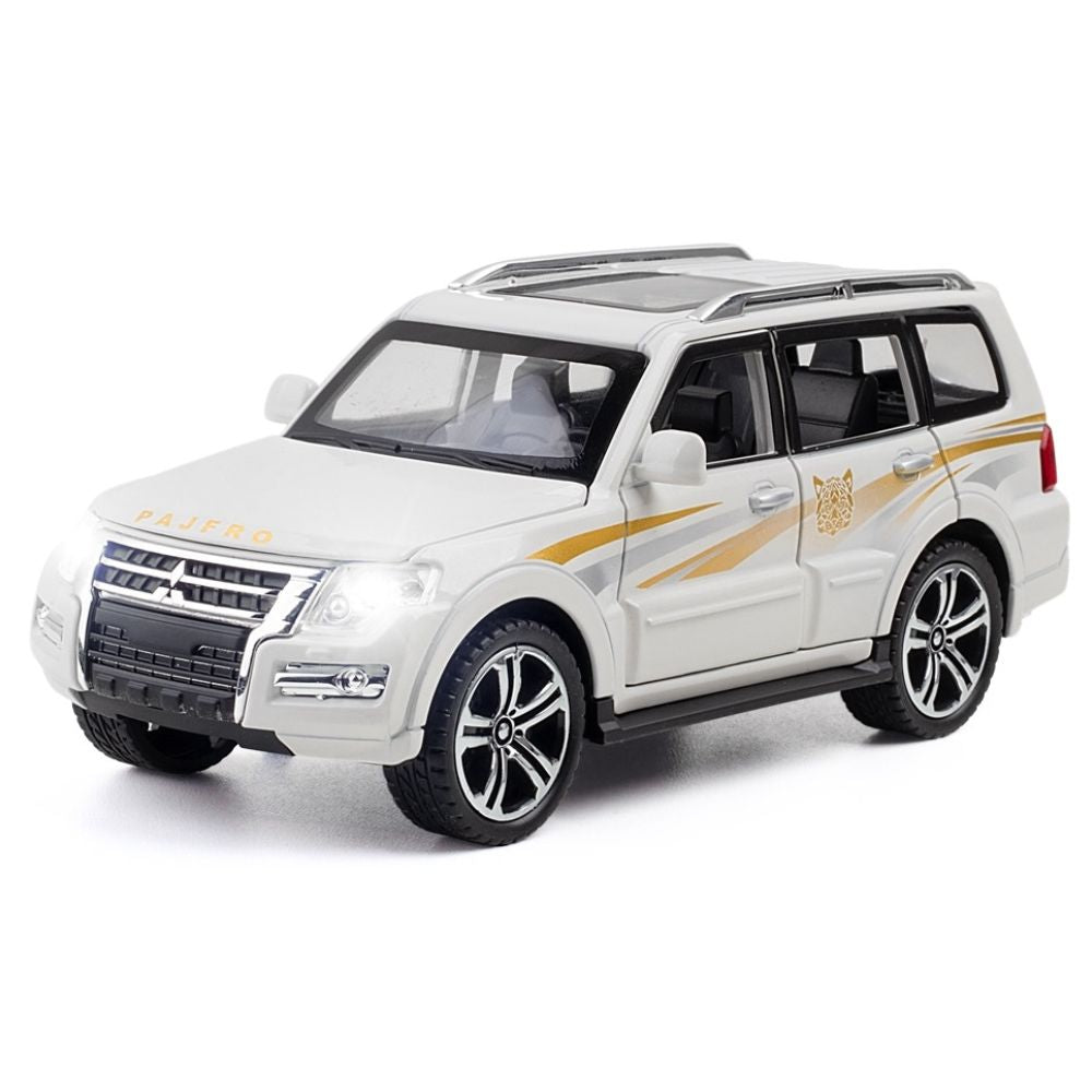 1:32 Mitsubishi 2015 Pajero White Die Cast Model Car