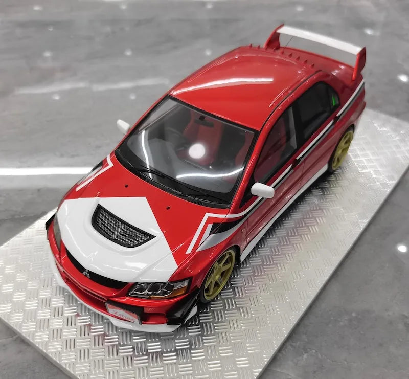 1:18 Mitsubishi 2005 Lancer Evo IX Christmas Edition