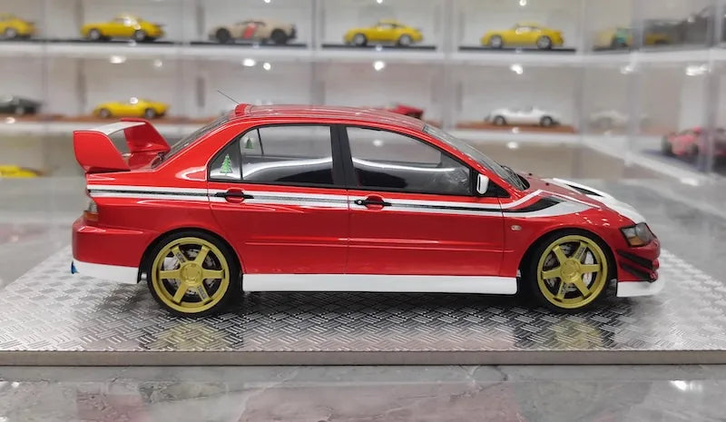 1:18 Mitsubishi 2005 Lancer Evo IX Christmas Edition