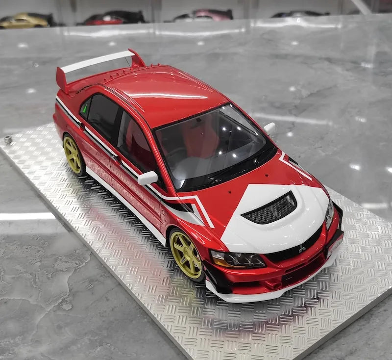 1:18 Mitsubishi 2005 Lancer Evo IX Christmas Edition