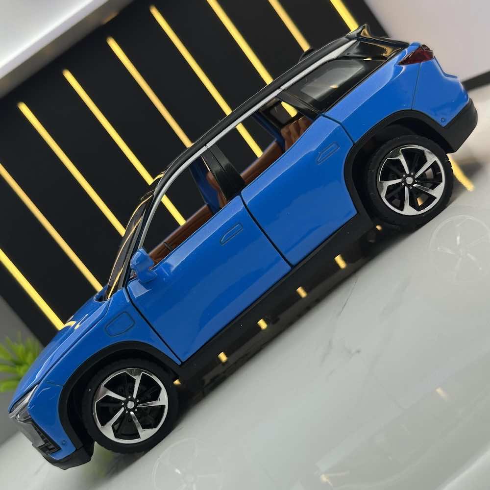 1:24 Nio 2018 ES8 Die Cast Model Car