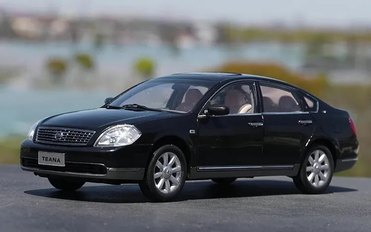 1:18 Nissan 2003 Teana 