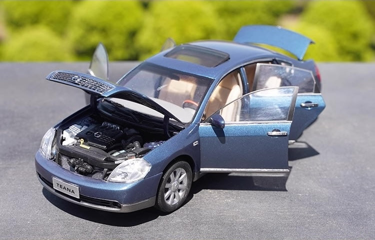 1:18 Nissan 2003 Teana Die Cast Model Car