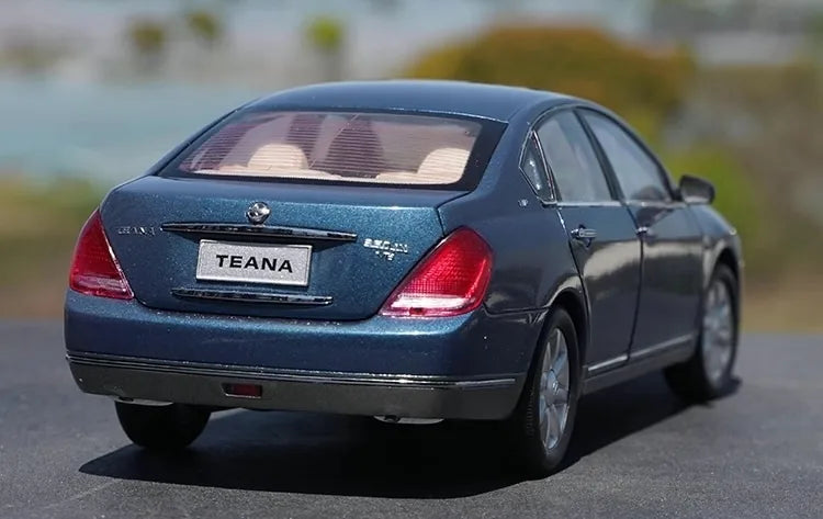 1:18 Nissan 2003 Teana 