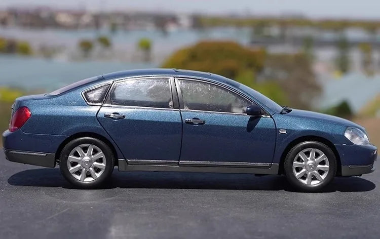 1:18 Nissan 2003 Teana 