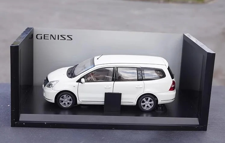 1:18 Nissan 2008 Livina Geniss Die Cast Model Car