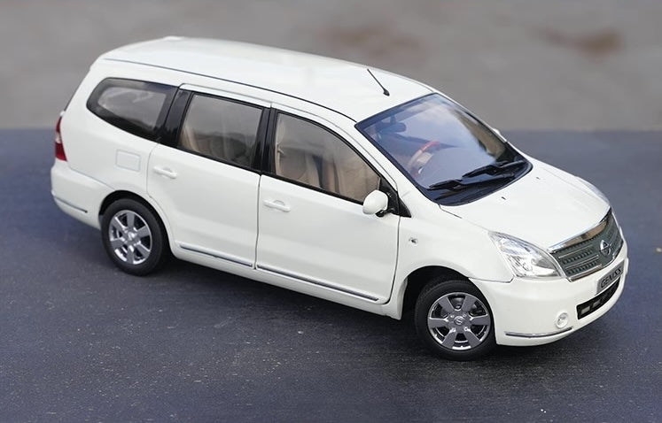 1:18 Nissan 2008 Livina Geniss Die Cast Model Car