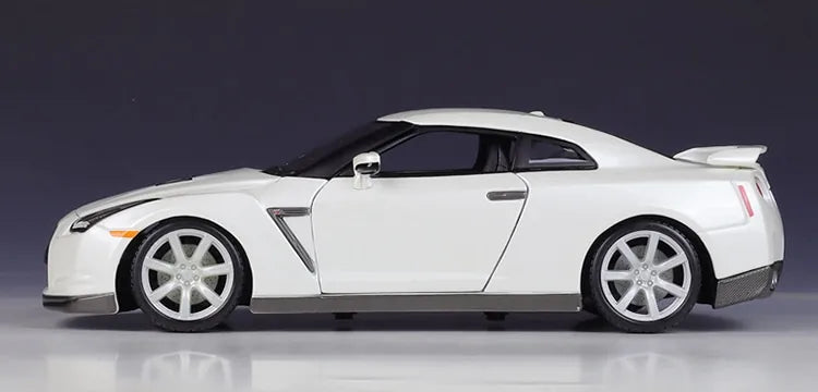 1:18 Nissan 2009 GTR R35 