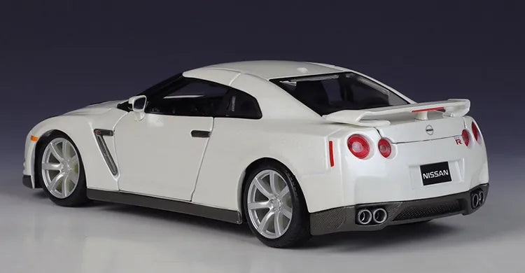 1:18 Nissan 2009 GTR R35 