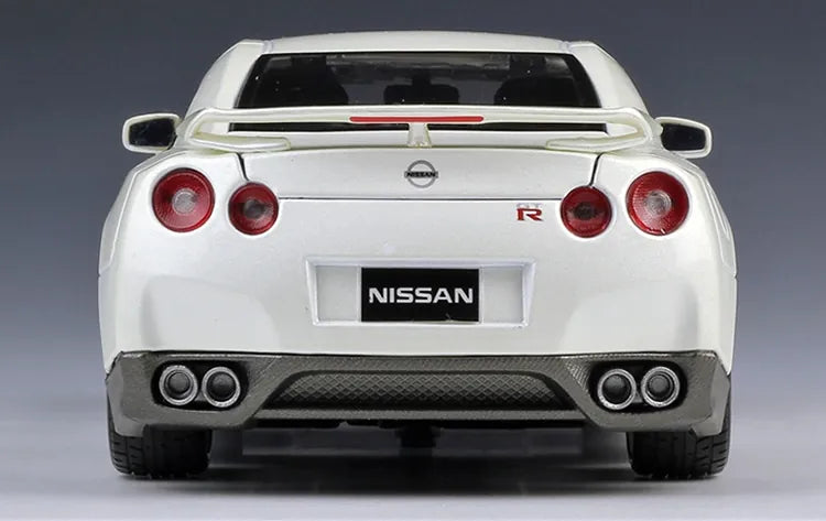 1:18 Nissan 2009 GTR R35 