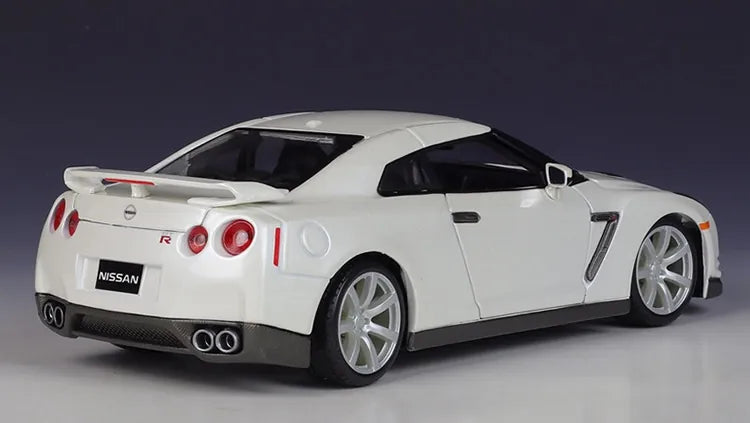 1:18 Nissan 2009 GTR R35 