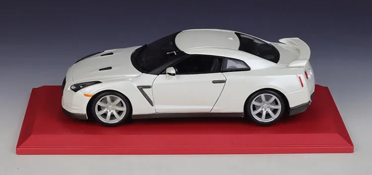 1:18 Nissan 2009 GTR R35 