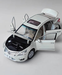 1:18 Nissan 2013 Altima Die Cast Model Car