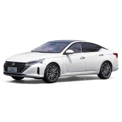 1:18 Nissan 2022 Altima White Die Cast Model Car