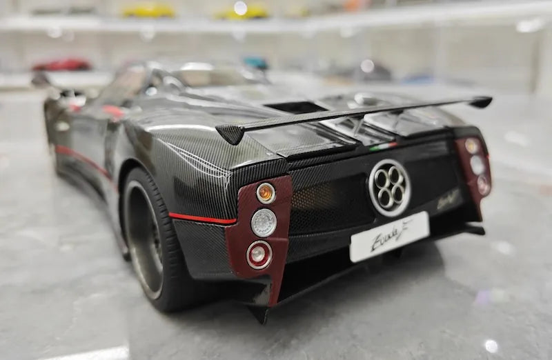 1:18 Pagani 2005 Zonda F