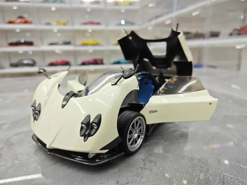 1:18 Pagani 2005 Zonda F Rosso White