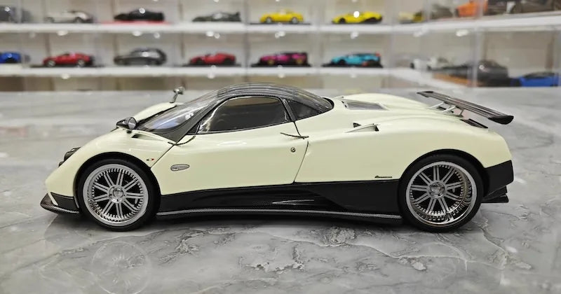 1:18 Pagani 2005 Zonda F Rosso White