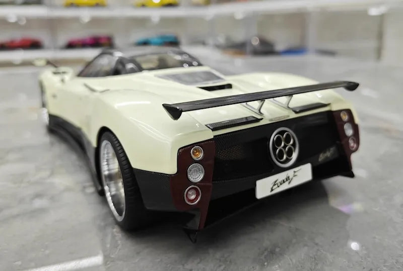 1:18 Pagani 2005 Zonda F Rosso White